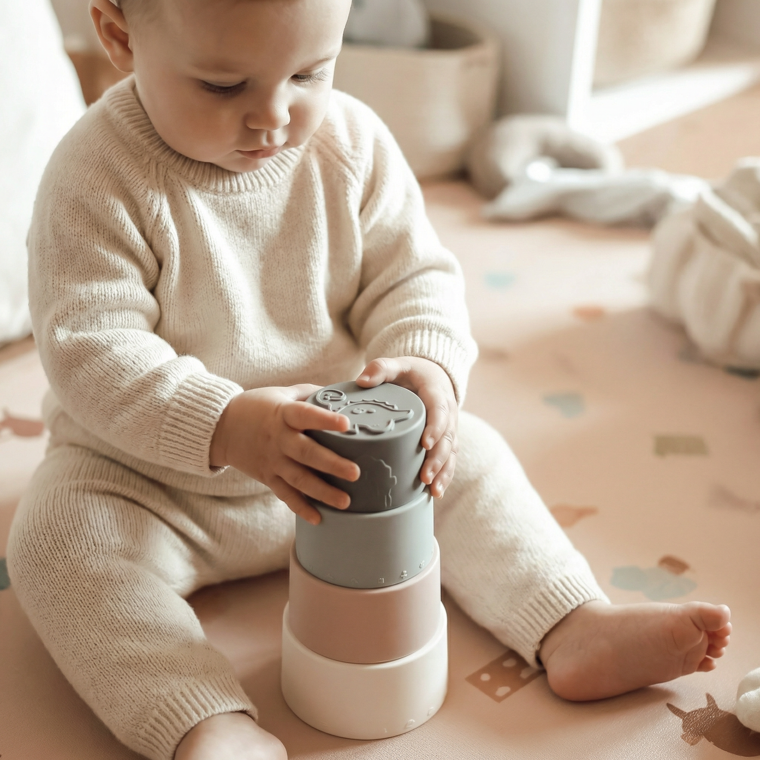 Les 5 bénéfices clés des jouets empilables pour votre bébé